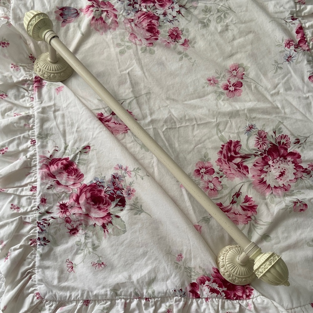 Simply Shabby Chic Cream Floral Roses Towel Bar NEW